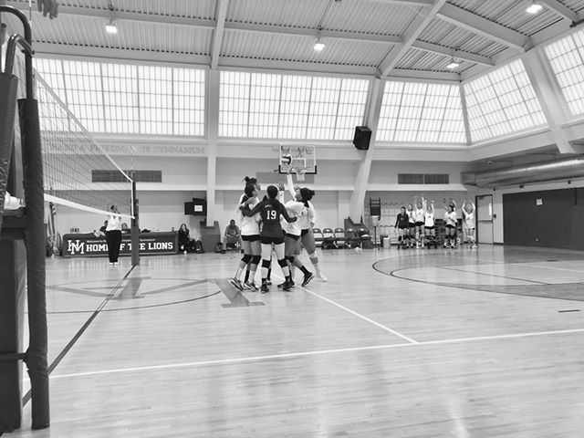 Girls Varsity Volleyball serves their way into new season