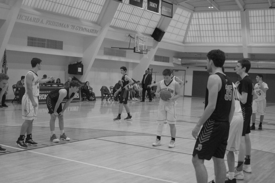 Boys Varsity Basketball splits games against Packer and Browning