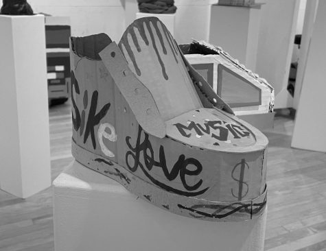From clay to papier mâché: UD Students exhibit sculpted styles at 3D art show
