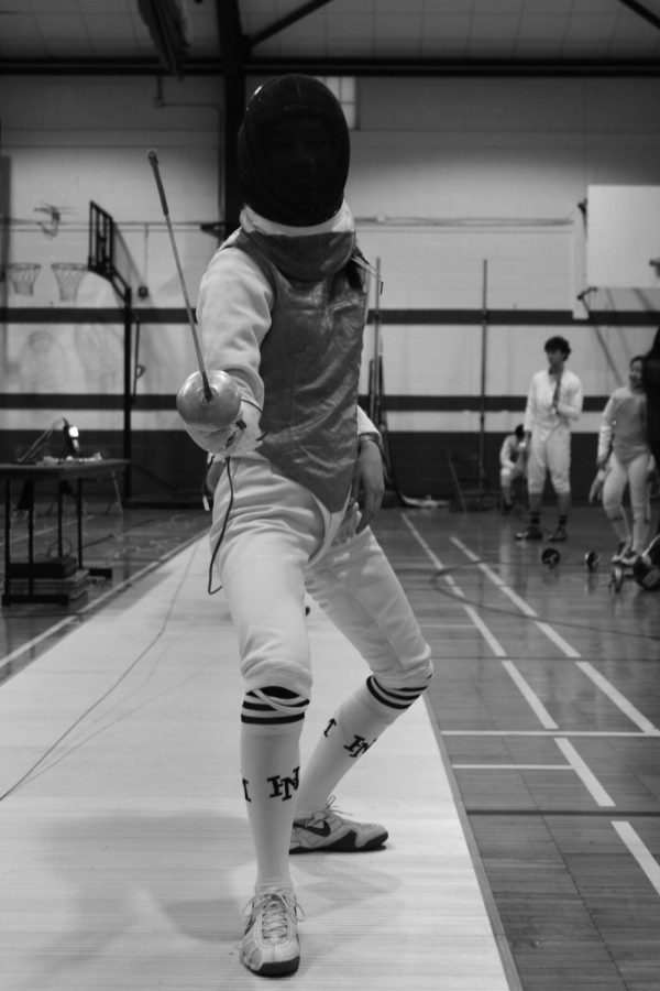 Girls+and+Boys+Varsity+Fencing+continue+winning+record+with+6-0+victory