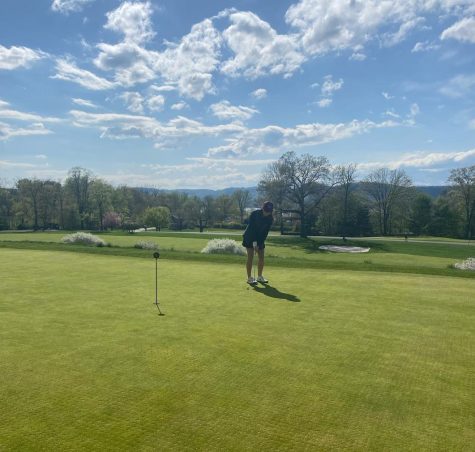 Girls Varsity Golf breaks even after Tuesday game